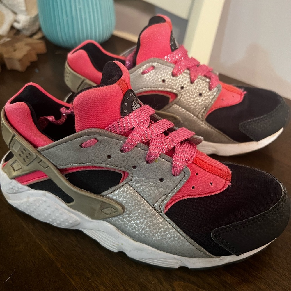 Nike Huarache shoes size 3